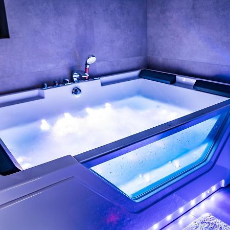 Domek Hot Tub Jacuzzi Chillout Колобжег Екстериор снимка