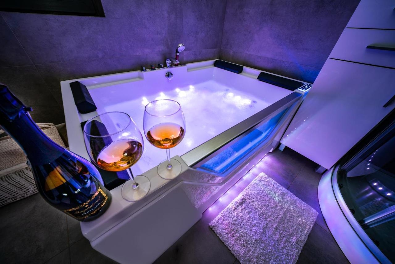 Domek Hot Tub Jacuzzi Chillout Колобжег Екстериор снимка
